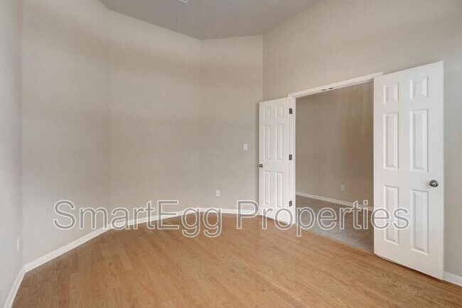 Building Photo - 1007 Linden Loop
