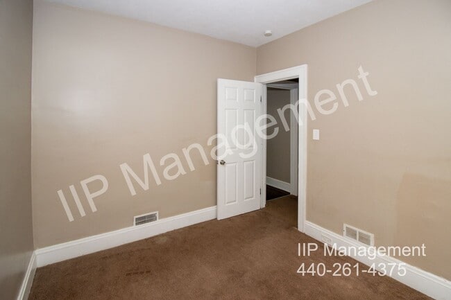 Building Photo - 18506 Chagrin Blvd