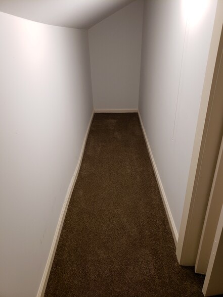 Large closet #4 - 7 Broad St