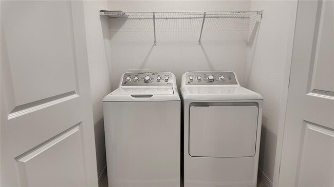 Building Photo - 2937 Skyline Lp