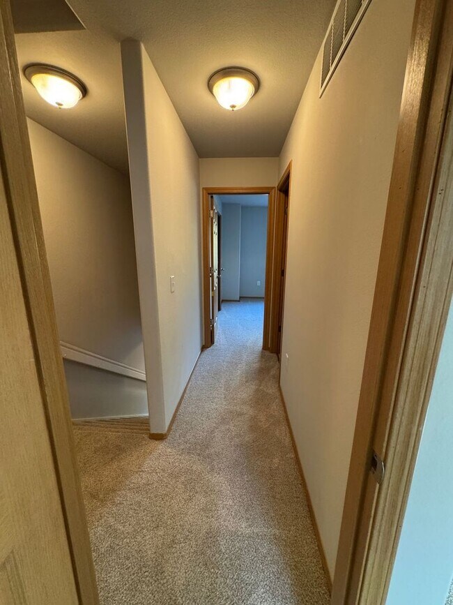Building Photo - 2875 S Donovan Dr