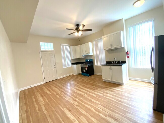 Building Photo - 803 S Karlov Ave