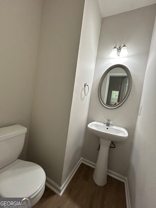 Building Photo - 6533 Silk Tree Pointe