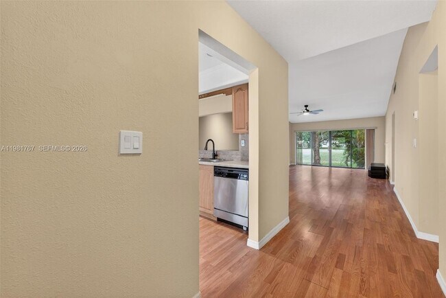 Building Photo - 9315 Wedgewood Dr