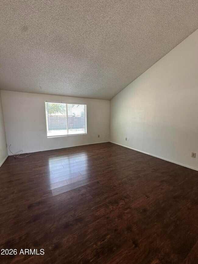 Building Photo - 5653 W Hatcher Rd