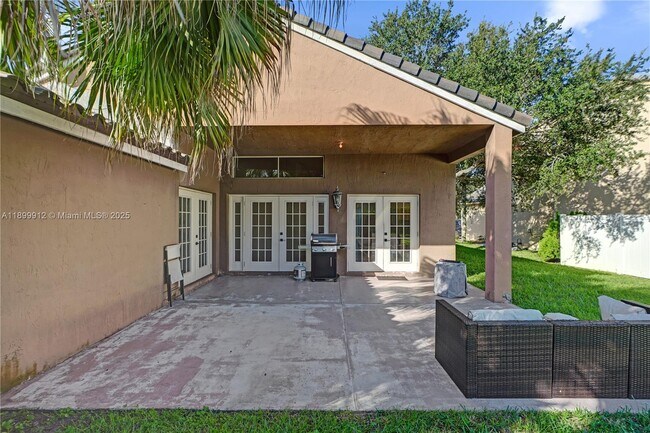 Building Photo - 658 Stanton Dr