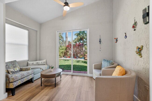 Building Photo - 6689 Southport Dr