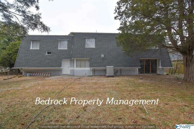 Building Photo - 2008 Woodmore Dr SE
