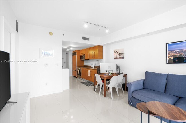 Building Photo - 465 Brickell Ave