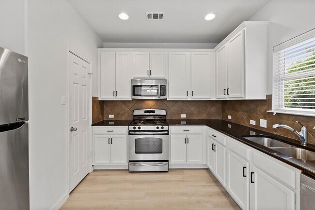 Building Photo - 1708 Rockland Dr