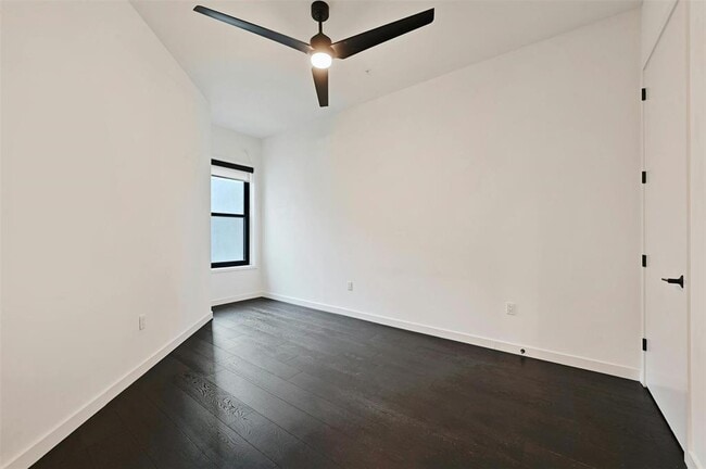 Building Photo - 800 Embassy Dr