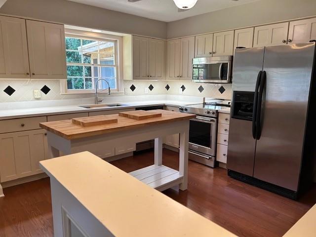 Building Photo - 301 Rivera Dr