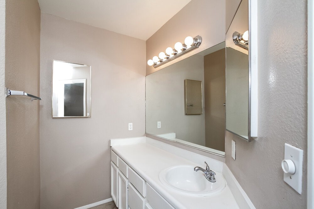 Building Photo - 1605 Fig Palm Ct