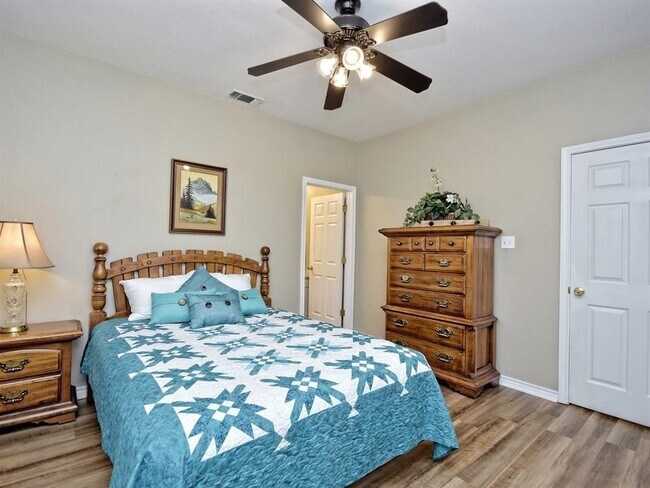 Building Photo - 600 Grand Prairie Cir