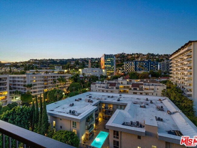 Building Photo - 1100 Alta Loma Rd