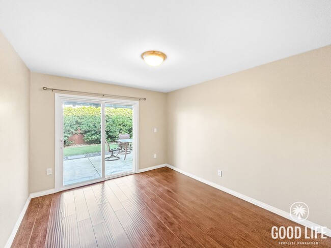 Building Photo - Beautiful 3B/2BA condo with Washer/Dryer & Large Backyard in Midway District!