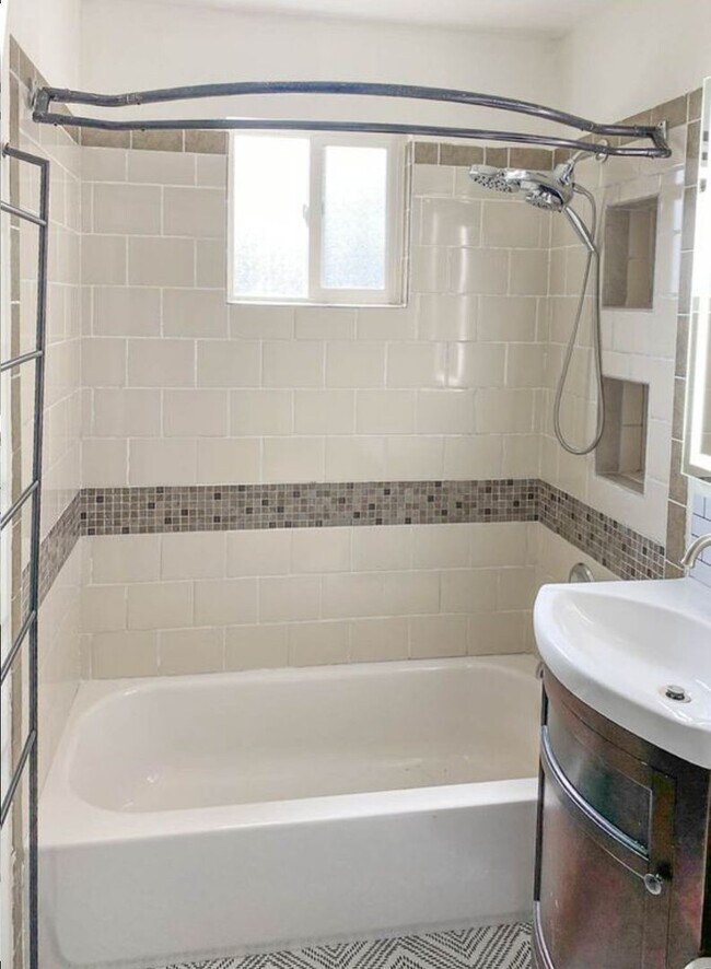 Building Photo - 30 SW 131st Ave