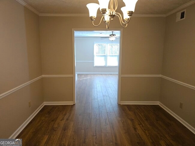 Building Photo - 102 Sauterne Way