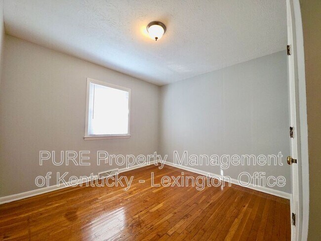 Building Photo - 3510 Lansdowne Dr