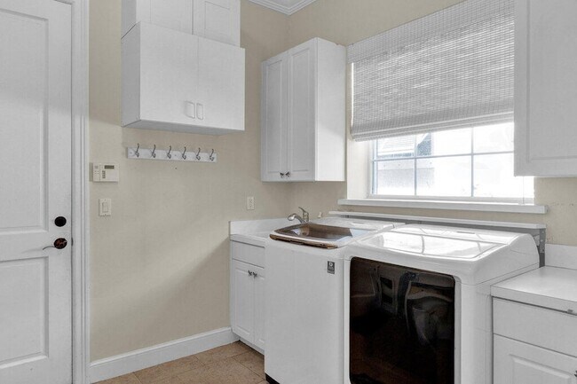 Building Photo - 9190 Spring Time Dr