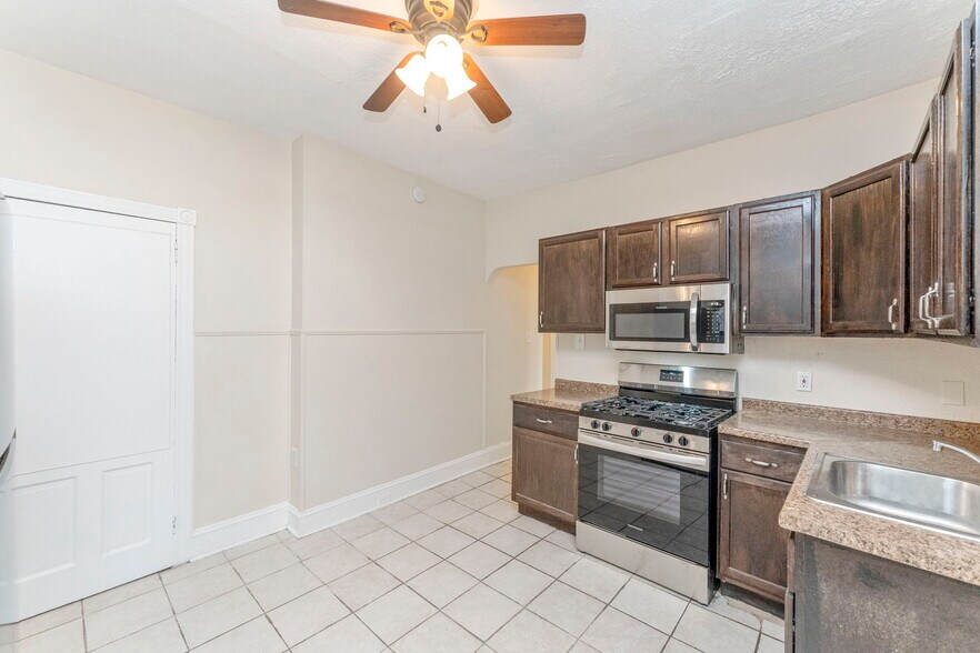 Building Photo - 127 E Durham St