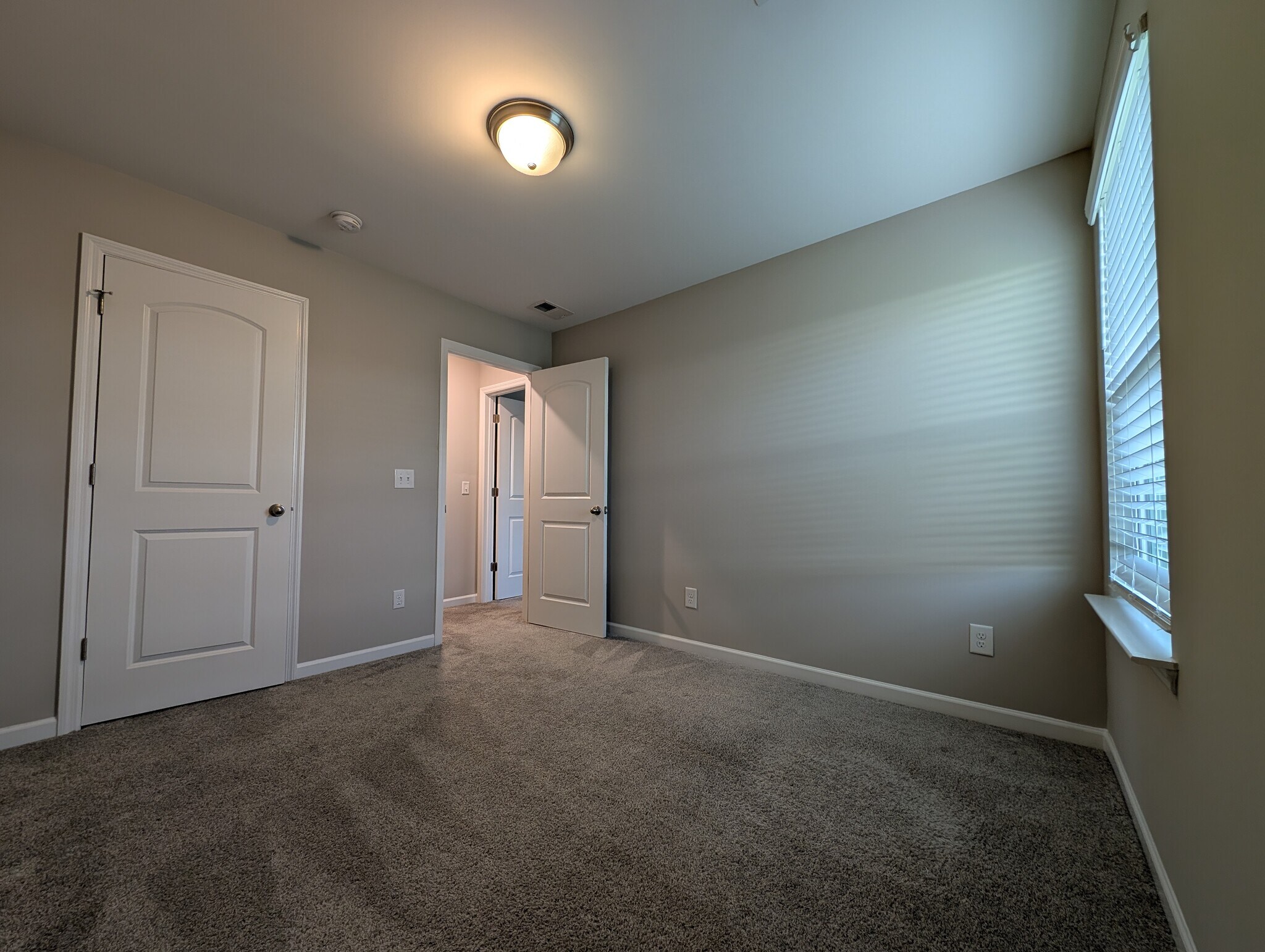 Building Photo - 204 Netherlands Blvd