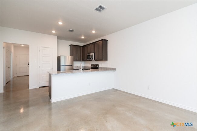 Building Photo - 3907 American Elm Dr