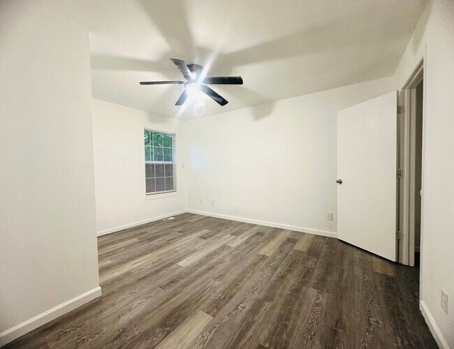 Building Photo - 746 Edgemont Ave