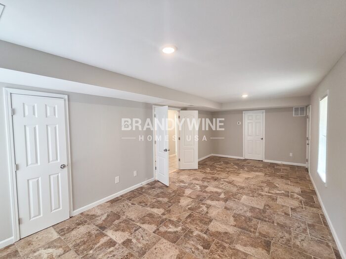 Building Photo - 10342 Commons Crossing