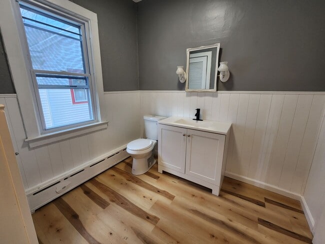 Building Photo - Two Bedroom Single Family Home!