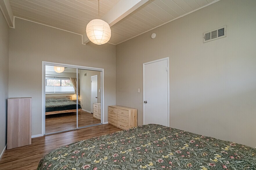 Building Photo - 4965 Americana Dr