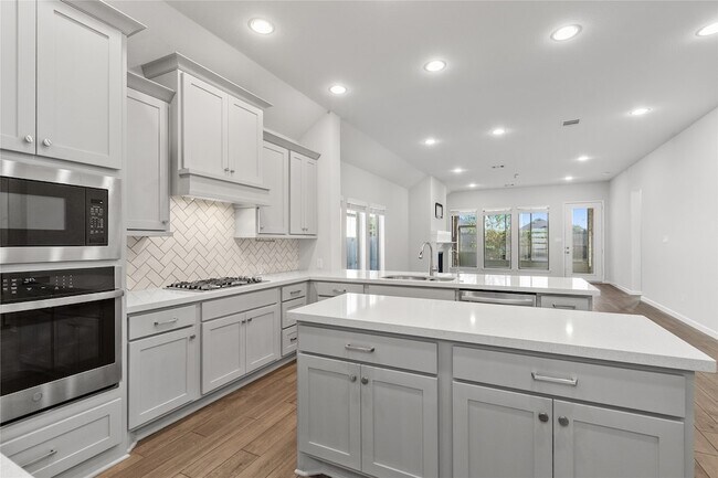 Building Photo - 5030 Morrison Dr