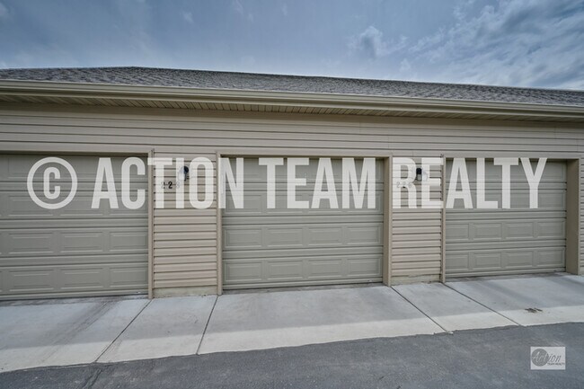 Building Photo - Top Floor Condo in Saratoga Springs!