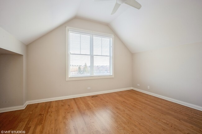 Building Photo - 2032 Valor Ct