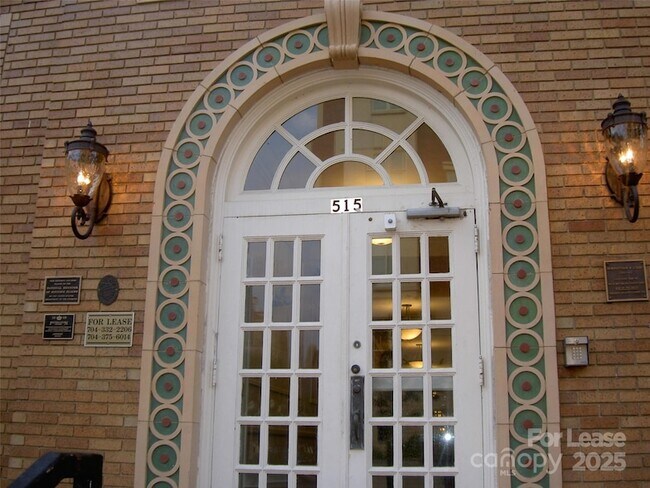 Building Photo - 515 N Church St