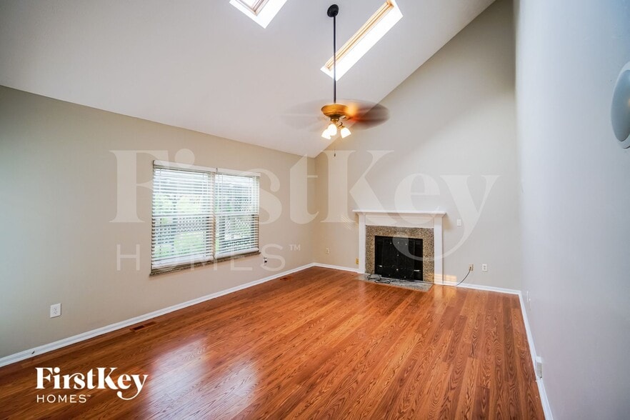 Building Photo - 5586 Edie Dr