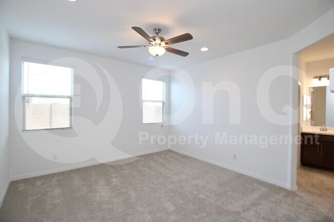 Building Photo - 8810 W Pasadena Ave