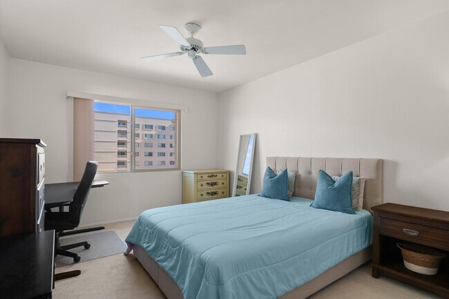 Building Photo - 7910 E Camelback Rd