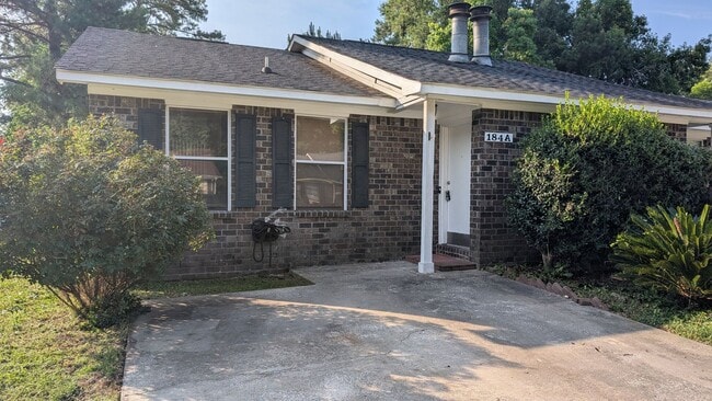 Building Photo - Spacious 2BD/2BA Duplex