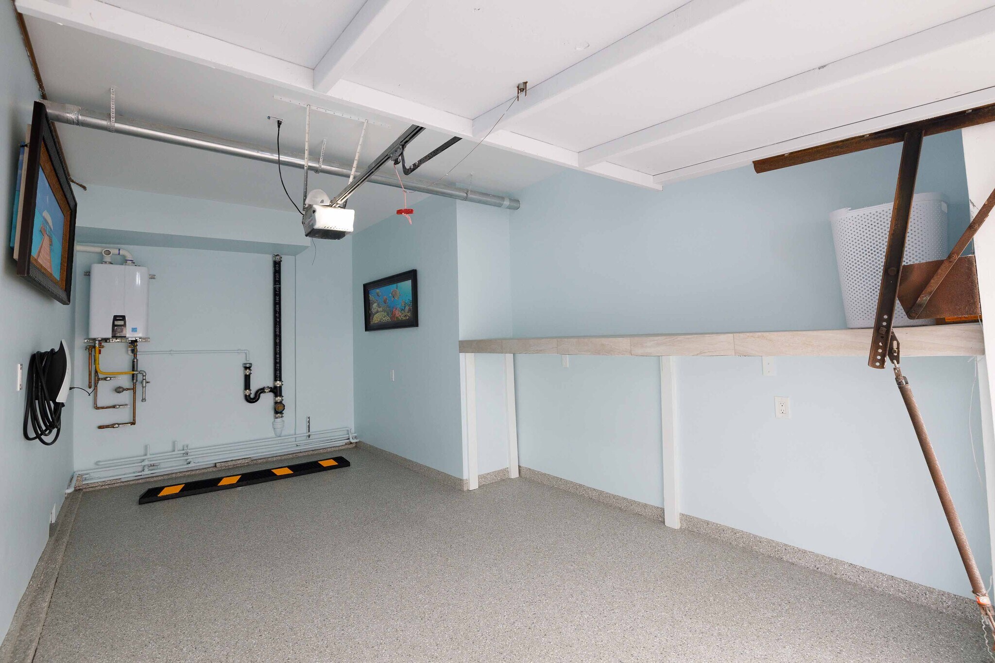 Building Photo - 2221 Bayview Dr