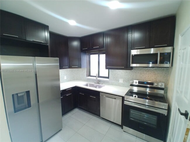 Building Photo - 940 NW 47th St