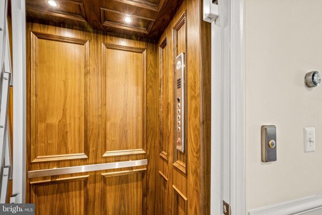 Building Photo - 211 Mill St