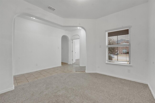 Building Photo - MOVE-IN SPECIAL! Enjoy $500 OFF your first full month’s rent when you move in on or before August...