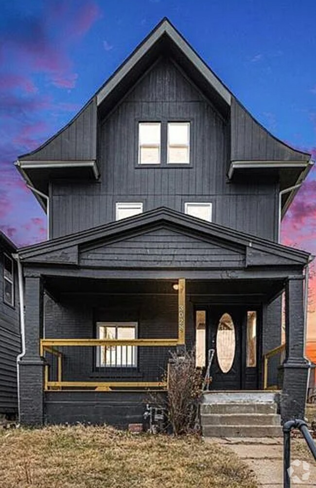 Building Photo - Modern Charm Meets Historic Character – Re...