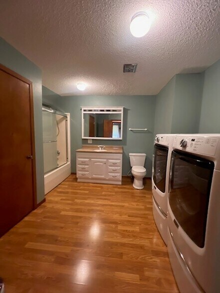 Main Bath and Laundry - 3220 Heartland Dr