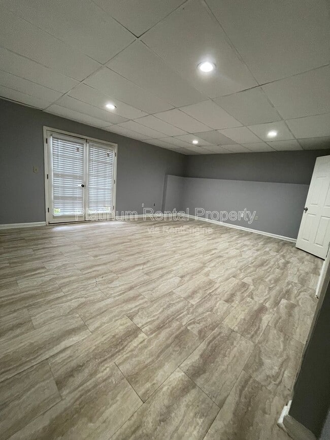 Building Photo - 4204 N Mountain Rd NE
