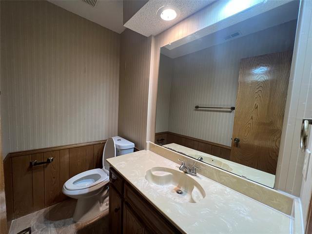 Building Photo - 1501 Willow Crest Dr