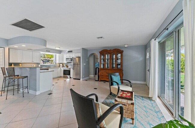 Building Photo - 9520 SE Point Terrace