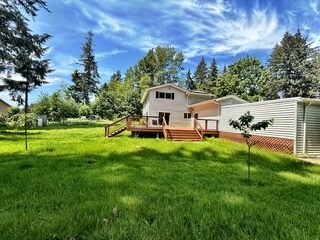 Building Photo - 450 NE Riverhill Dr