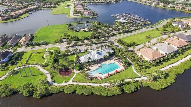 Building Photo - 920 Tidewater Shores Loop